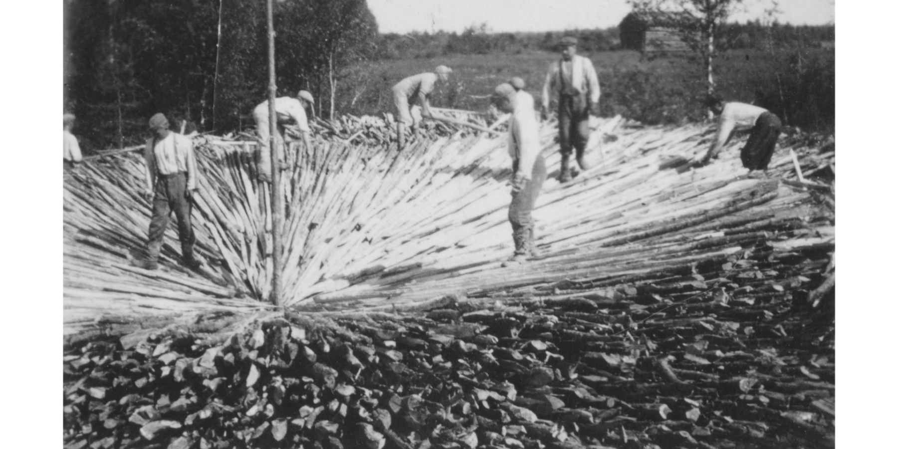 09 Κατρανοκάμινο στο χωριό Luomala, στο Lappajärvi της Φιλανδίας, 1948, άγνωστος φωτογράφος, πηγή wikimedia commons